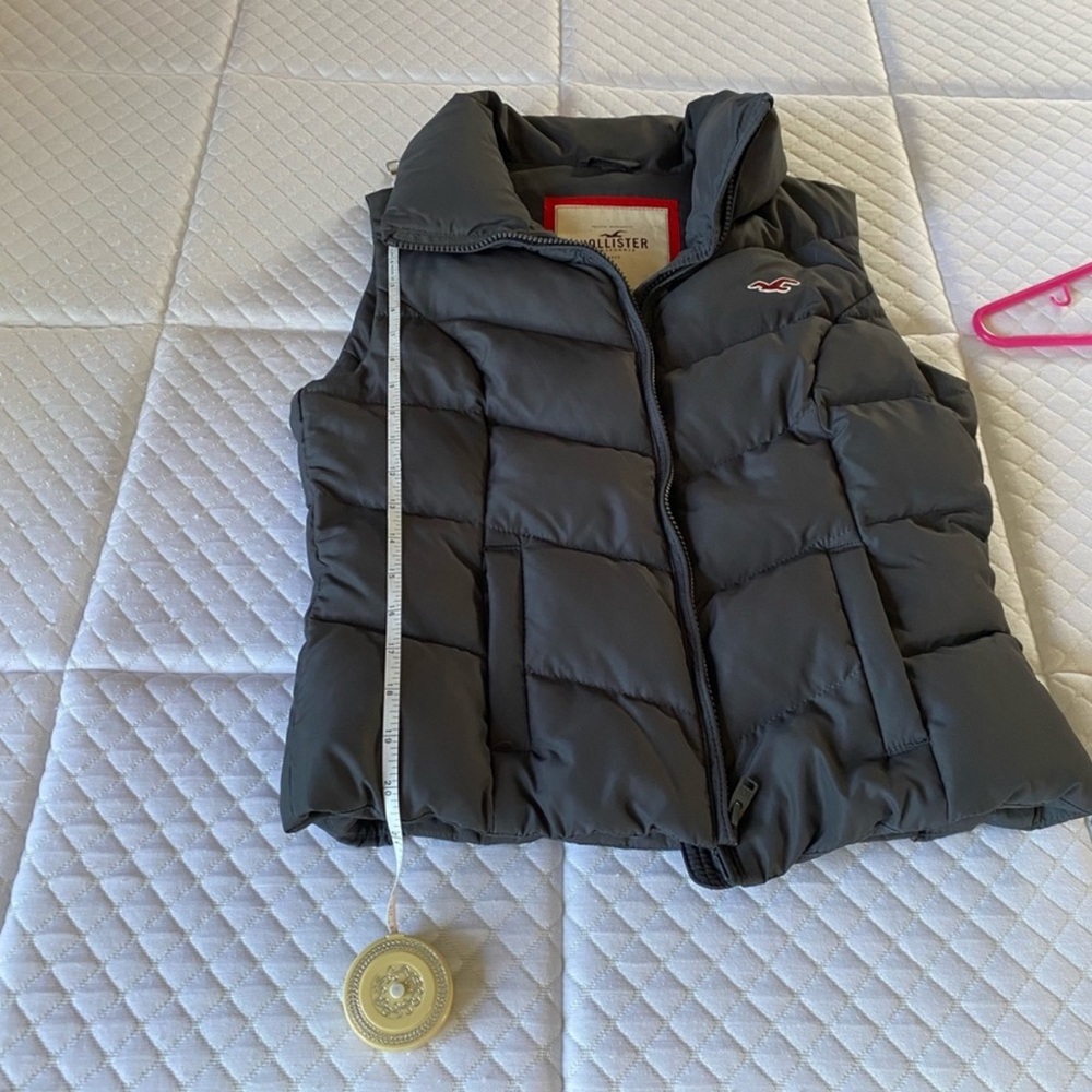 Hollister vest